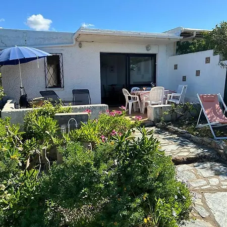 Maison Les Pieds Dans L'eau Nyaraló Lumio