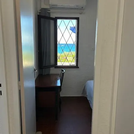 Maison Les Pieds Dans L'eau Holiday home *