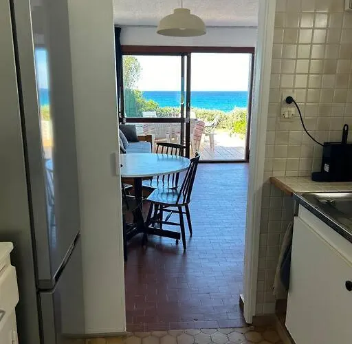 Maison Les Pieds Dans L'eau * Lumio (Corsica)